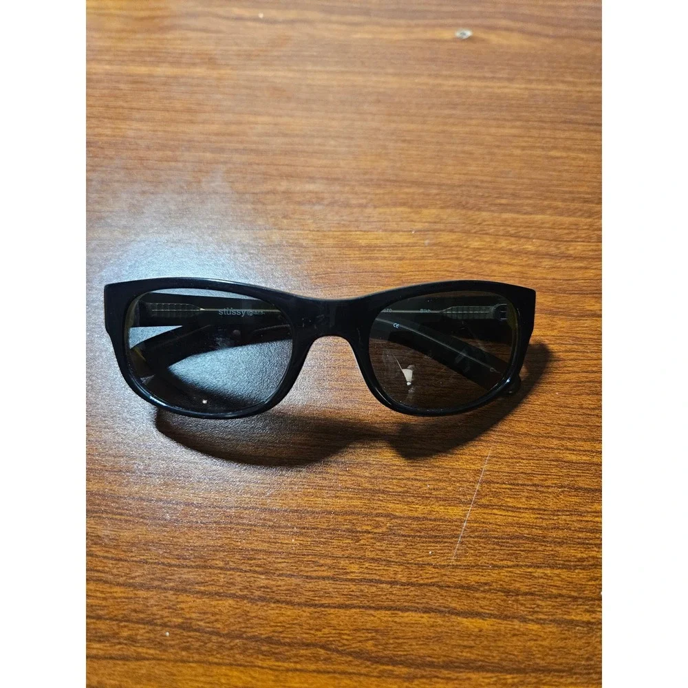 Stussy sunglasses feature